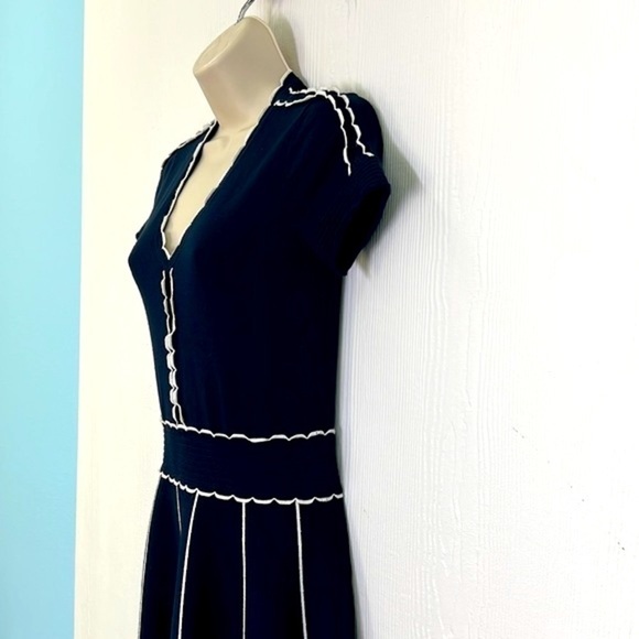Draper James - Navy Fit & Flare With Scalloped Detail Pleated MIDI Dress Size XS - Picture 6 of 12